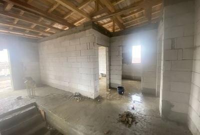 Casă cu 7 camere cu Teren 486 Mp în Lumina - 10
