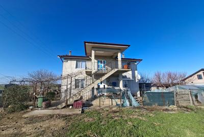 Casă individuală cu 6 camere cu Canalizare în Castelu - 1