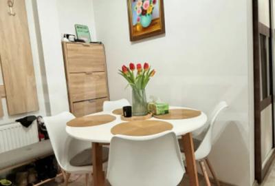 Apartament cu 3 camere decomandat în 22 Decembrie 1989 - 2