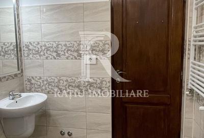 Apartament cu 3 camere decomandat în Nufărul