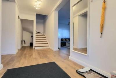 Casă cu 4 camere în Central - 1