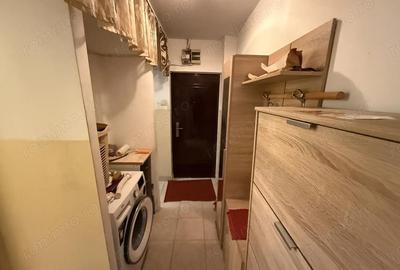 Apartament cu 3 camere semidecomandat în Km 4 - 2