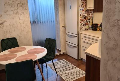 Apartament cu 3 camere decomandat în Boșteni - 2