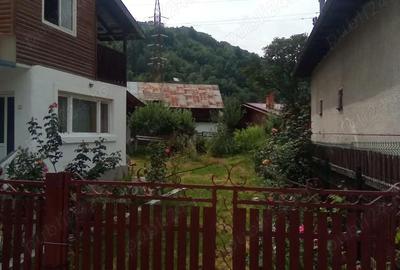 Casă cu 6 camere în Rucăr - 2