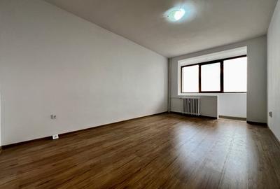 Apartament 3 camere, semidecomandat, etaj intermediar, zona Sala Olimpia - 5