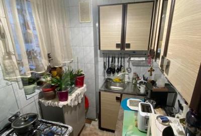 Apartament cu 2 camere decomandat în Micro 15