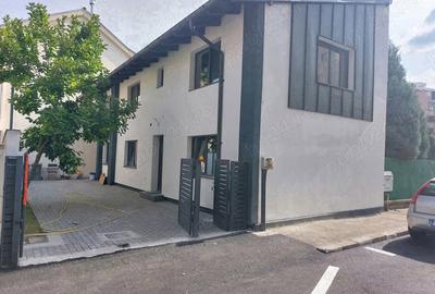 Casă cu 5 camere în Central