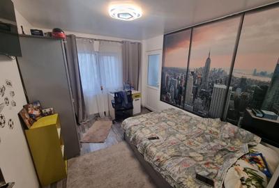 Apartament cu 4 camere decomandat, mobilat în CET - 11