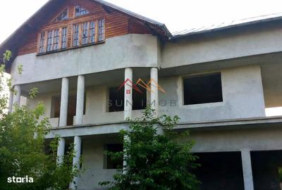 Casă cu 4 camere cu Canalizare în Central - 6