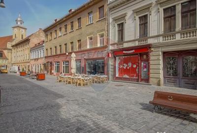 Casă cu 7 camere cu Canalizare în Centrul Istoric - 1