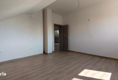 Casă cu 4 camere cu Teren 300 Mp în Central - 11