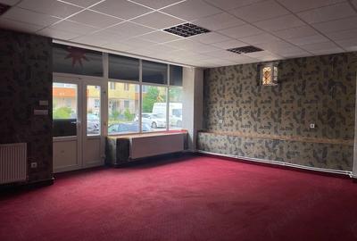 Spațiu comercial, de 70 mp, în Central - 7