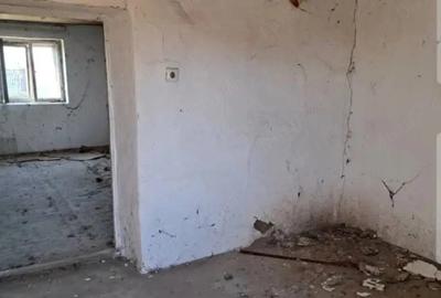 Casă cu Teren 1988 Mp în Central - 2