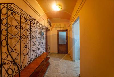 Apartament de vanzare 3 camere Chisineu Cris - 2