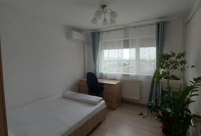 Apartament cu 3 camere decomandat în Micro 4 - 6