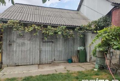 Casă cu 4 camere cu Teren 2190 Mp în Siret - 2