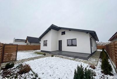 Casă cu 4 camere cu Teren 300 Mp în Lumina - 2