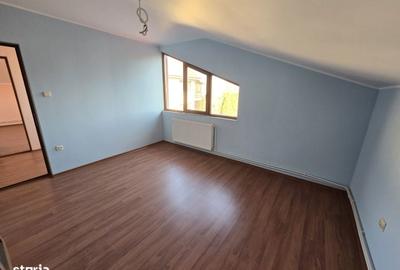 Casă cu 8 camere cu Teren 1146 Mp în Vânători - 2