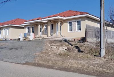 De vanzare Jumatate de Duplex in Rate Izvin Tm