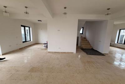 Casă cu 3 camere în Central