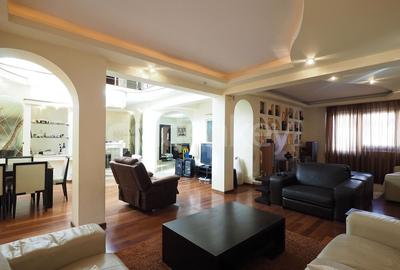 Vila cu 9 camere, 5 bai | D+P+1+M | 416mp teren - 3