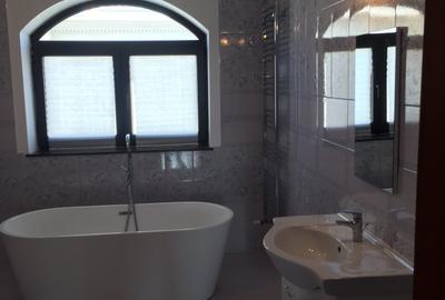Casă cu 7 camere cu Canalizare în Băneasa - 25