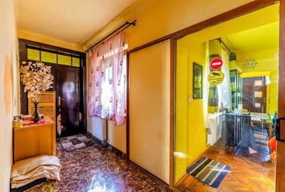 Vand Casa Spa?iu Comercial Zona Centrala - 4