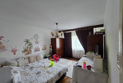 Apartament cu 4 camere decomandat, mobilat în Circumvalațiunii - 1