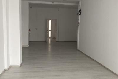 Spațiu comercial, de 90 mp, în Central - 4
