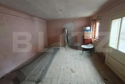 Casă cu 5 camere cu Teren 2482 Mp în Central
