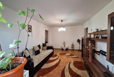 Apartament cu 2 camere semidecomandat, mobilat în 9 Mai