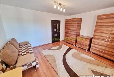 Garsoniera spatioasa de inchiriat str. De Mijloc - 15