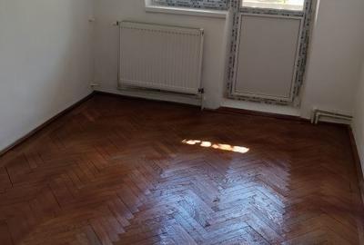 Apartament cu 3 camere decomandat în Central - 1