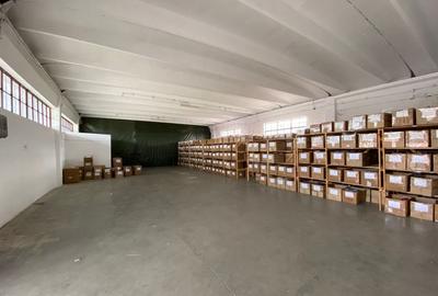 Hala 700mp  - 1040 mp cu spatiu de birouri zona de S - 1