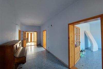 Imobil D+P+2E+M, zona Poetului, integral sau partial - 8