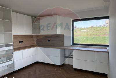 Casă cu 5 camere cu Teren 570 Mp în Sânmartin - 11