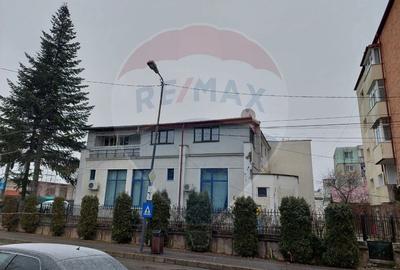 Spatiu comercial / birouri in Moinesti ultracentral de inchiriat - 9