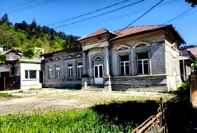 VILA INTERBELICA 330MP/TEREN 800MP/NECESITA RENOVARE/ULTRACENTRAL-PIATRA NEAMT - 2
