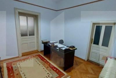 Casă cu 7 camere semidecomandat cu Teren 1500 Mp în Grădiște