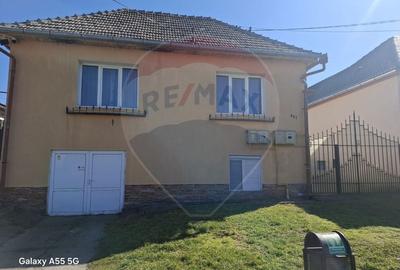 Casă cu 4 camere cu Teren 702 Mp în Axente Sever - 2