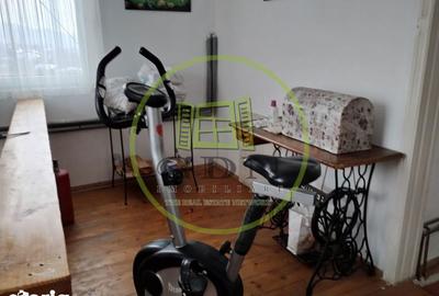 Casă cu 6 camere cu Teren 2200 Mp în Cerașu - 4