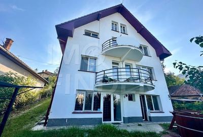Casă specială de vânzare în Gheorgheni cu 600 mp teren - 1