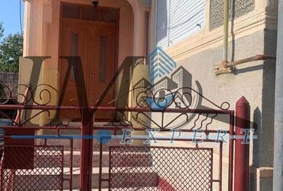 Casă cu 3 camere cu Teren 1200 Mp în Central - 2