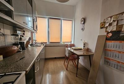 Apartament cu 3 camere semidecomandat în Central - 1