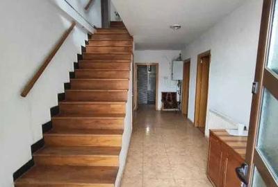 Casă cu 4 camere cu Teren 316 Mp în Central - 2