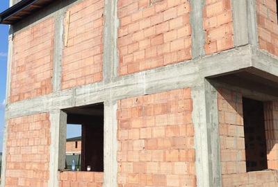 Casă cu 4 camere cu Teren 369 Mp în Vidra - 1