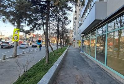 Spatiu comercial vitrina de 20 M - Metrou Eroii Revolutiei S143 - 6