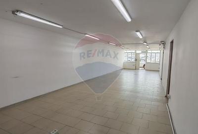 Spațiu comercial, de 120 mp, în Central - 3