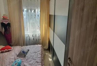 Apartament de vanzare 3 camere decomandat , situat in Zona Lunei - 2