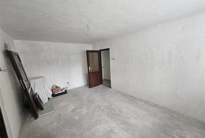 Apartament cu 2 camere semidecomandat în Micro I - 22